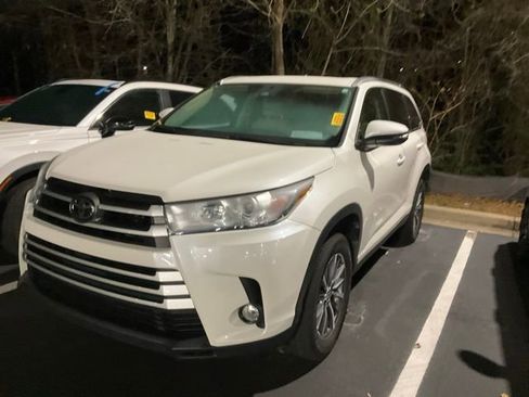Used 2019 Toyota Highlander XLE image 12