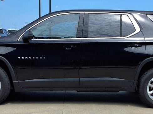 Used 2021 Chevrolet Traverse LS AWD/4WD image 5