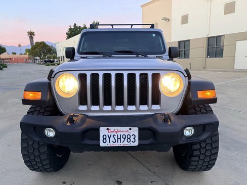Used 2019 Jeep Wrangler Unlimited Sport S image 3