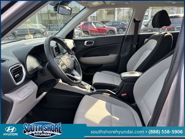 Certified 2024 Hyundai Venue SEL FWD image 17