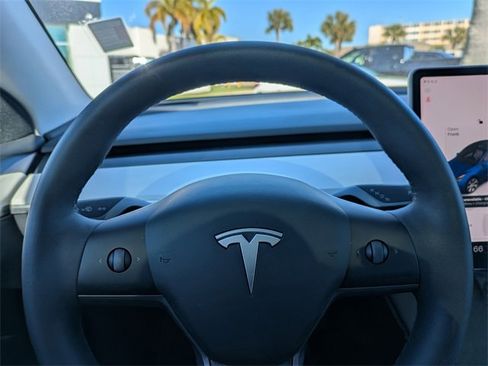 Used 2023 Tesla Model Y Long Range image 31