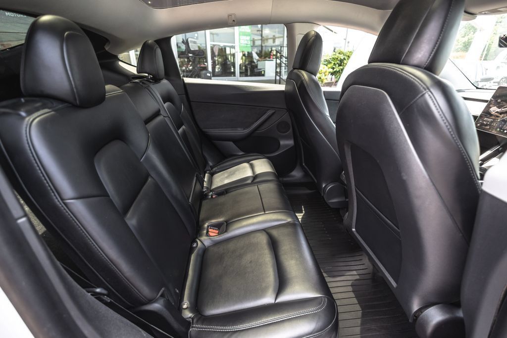 Used 2021 Tesla Model Y Long Range AWD/4WD image 24