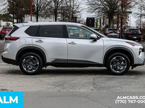 Used 2024 Nissan Rogue SV FWD image 10