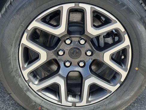 Used 2025 RAM 1500 Laramie AWD/4WD image 8