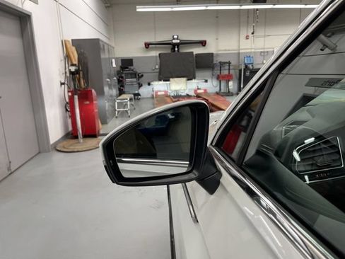Certified 2023 Volkswagen Tiguan SE w/ Panoramic Sunroof Package AWD/4WD image 12