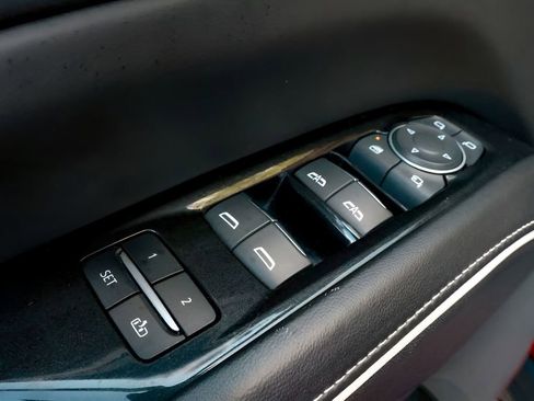 Used 2023 Cadillac Escalade ESV V AWD/4WD image 35