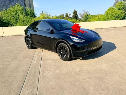Used 2021 Tesla Model Y Long Range AWD/4WD image 3