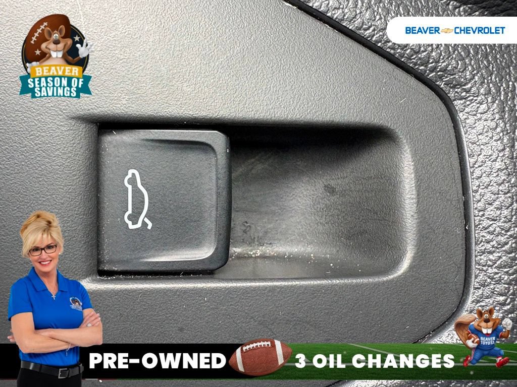 Used 2025 Volkswagen Jetta SE FWD image 32