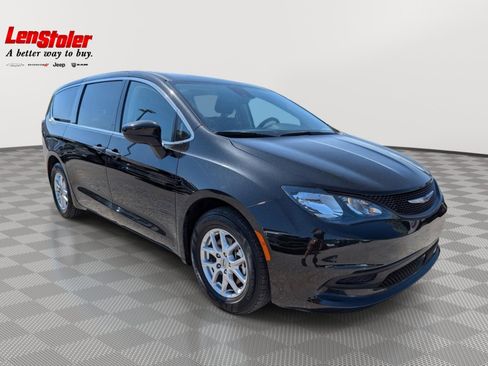 Used 2023 Chrysler Voyager LX FWD image 7