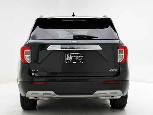 Used 2022 Ford Explorer XLT w/ Equipment Group 202A image 8
