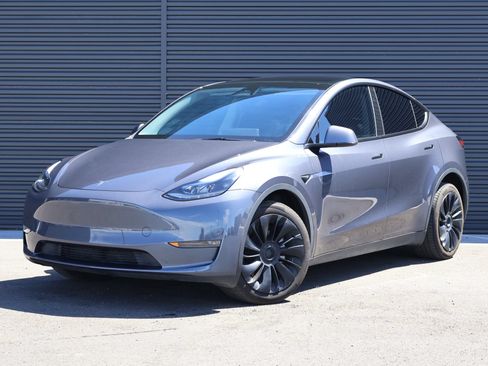 Used 2023 Tesla Model Y Long Range AWD/4WD image 1