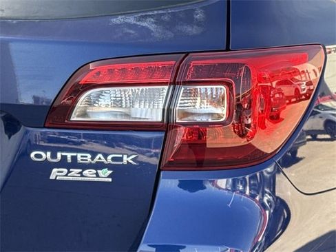 Used 2017 Subaru Outback 2.5i Limited image 7