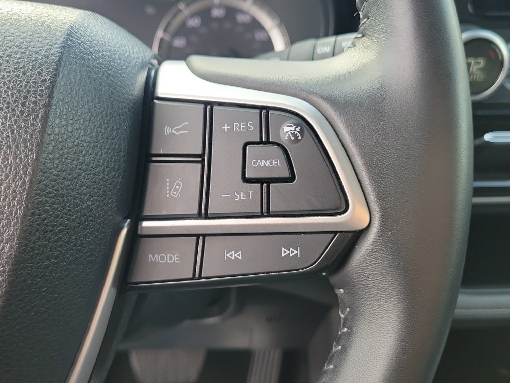 Used 2023 Toyota Highlander LE FWD image 27