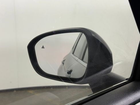 Used 2025 Mitsubishi Outlander AWD image 42