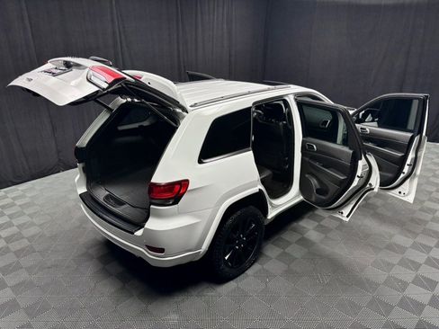 Used 2017 Jeep Grand Cherokee Altitude AWD/4WD image 20
