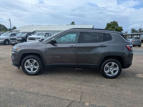 Used 2024 Jeep Compass Latitude AWD/4WD image 7