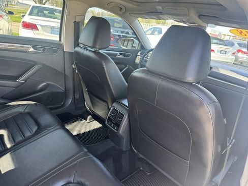 Used 2018 Volkswagen Passat 2.0T SEL Premium image 15
