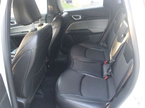 Used 2024 Jeep Compass Latitude AWD/4WD image 30