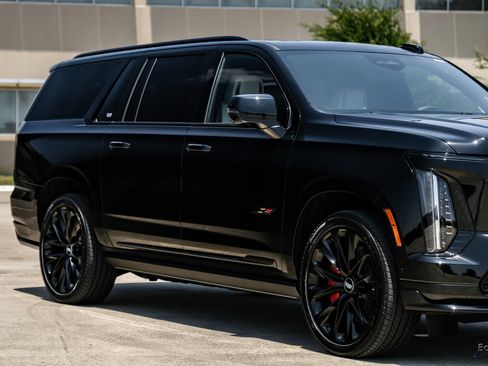 Used 2026 Cadillac Escalade ESV V w/ LPO, ONYX Package AWD/4WD image 26