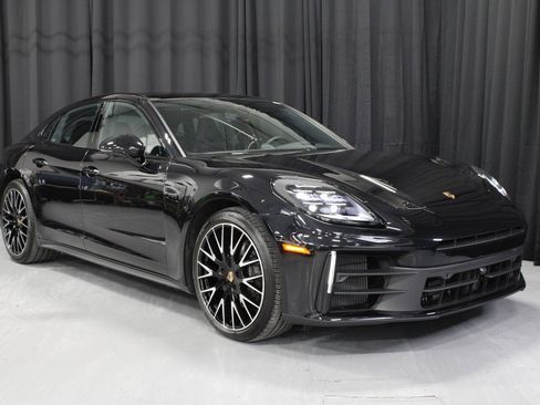 Certified 2025 Porsche Panamera 4 image 9