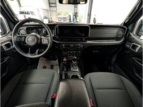 Used 2024 Jeep Wrangler Unlimited Rubicon 4xe AWD/4WD image 11