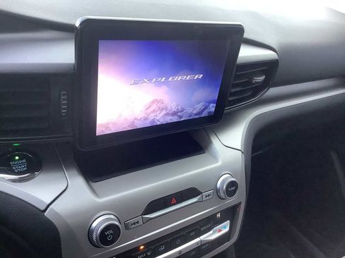 Used 2021 Ford Explorer XLT w/ Class III Trailer Tow Package image 16