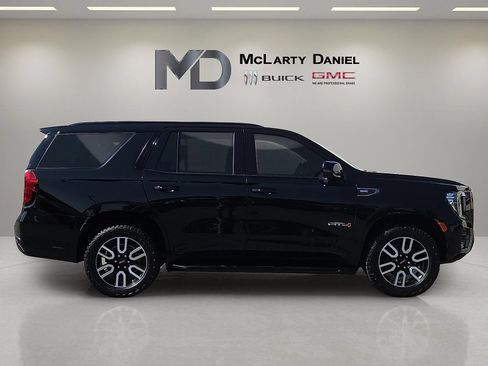Used 2024 GMC Yukon AT4 w/ Technology Package AWD/4WD image 15