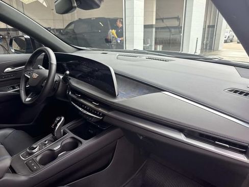 Used 2025 Cadillac XT4 Sport w/ Cold Weather Package FWD image 20