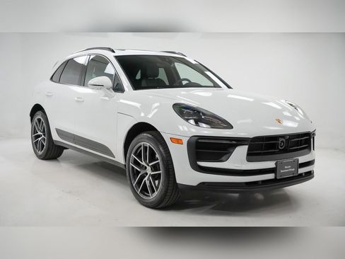 Certified 2025 Porsche Macan image 8