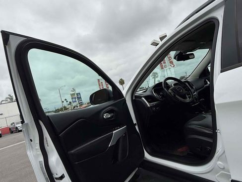 Used 2018 Jeep Cherokee Trailhawk image 93