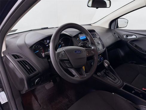 Used 2017 Ford Focus SE FWD image 9