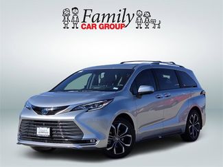 Used 2025 Toyota Sienna Platinum video 1