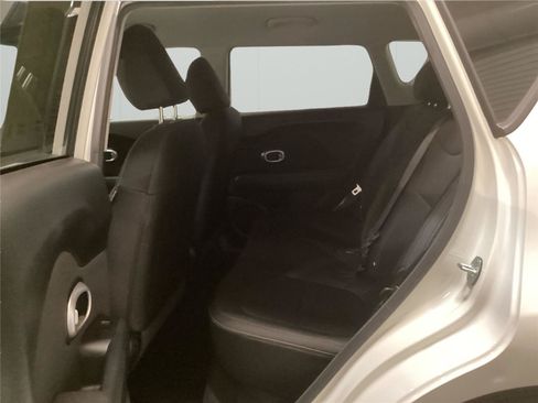 Used 2015 Kia Soul FWD image 11