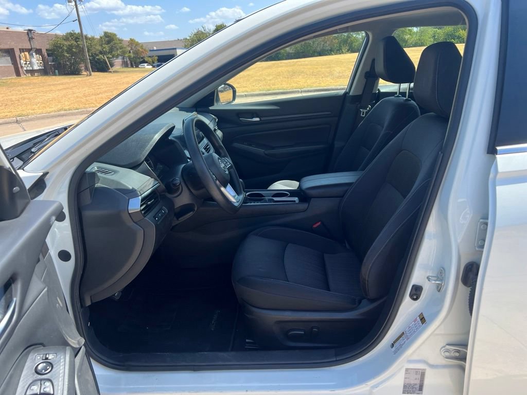Used 2024 Nissan Altima 2.5 SV FWD image 6
