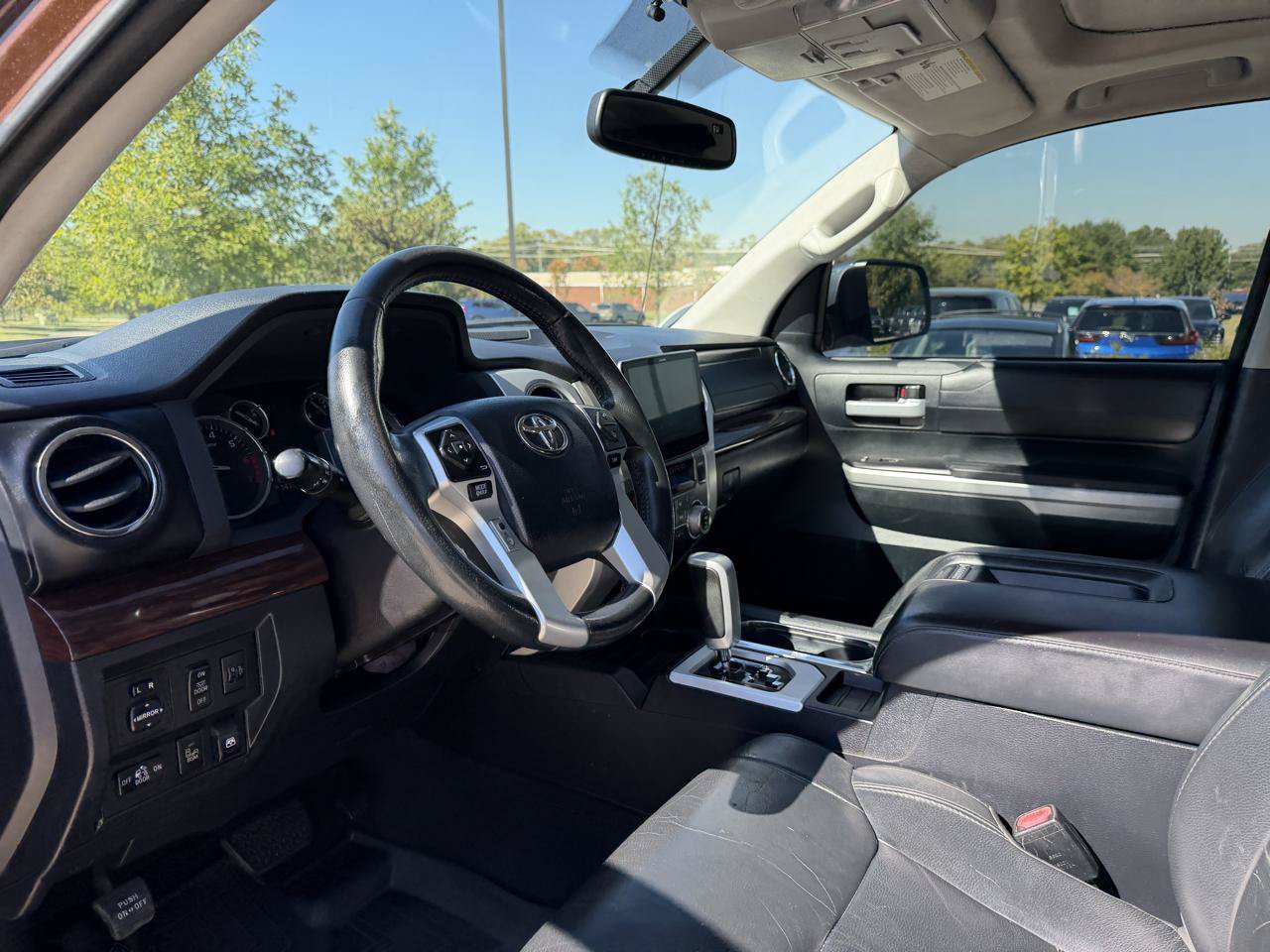 Used 2017 Toyota Tundra Limited w/ Limited Premium Package RWD image 11