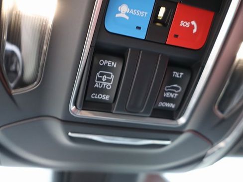 New 2025 Jeep Grand Cherokee Altitude image 22