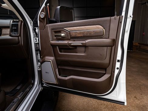 Used 2025 RAM 3500 Longhorn image 37