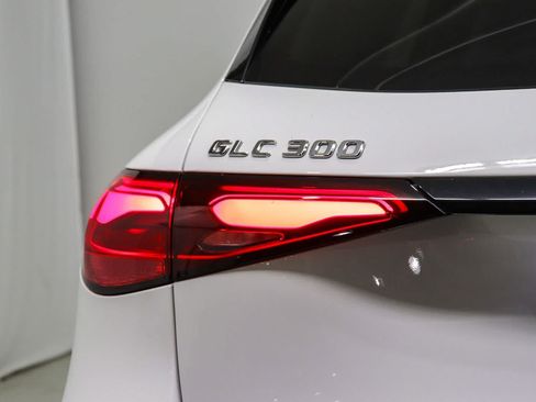 Used 2023 Mercedes-Benz GLC 300 4MATIC image 11