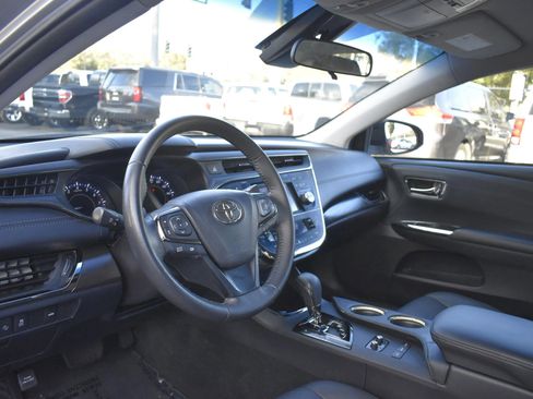 Used 2018 Toyota Avalon XLE image 9