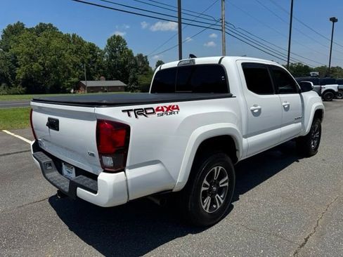 Used 2019 Toyota Tacoma TRD Sport AWD/4WD image 9