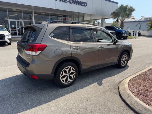 Used 2020 Subaru Forester Premium AWD/4WD image 3