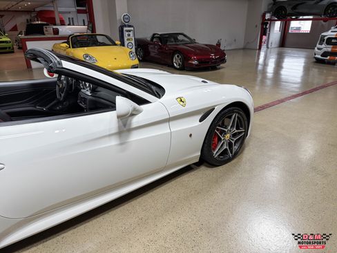 Used 2016 Ferrari California T image 57