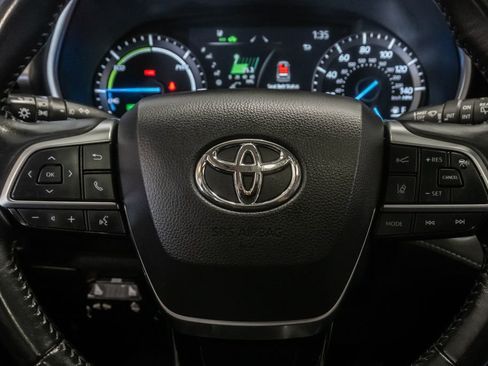 Used 2021 Toyota Highlander XLE AWD/4WD image 15