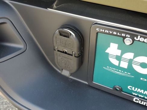 New 2025 Jeep Gladiator Sport image 9