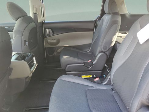 New 2026 Kia Carnival LX FWD image 9