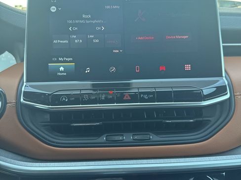 Used 2025 Jeep Compass Limited AWD/4WD image 17