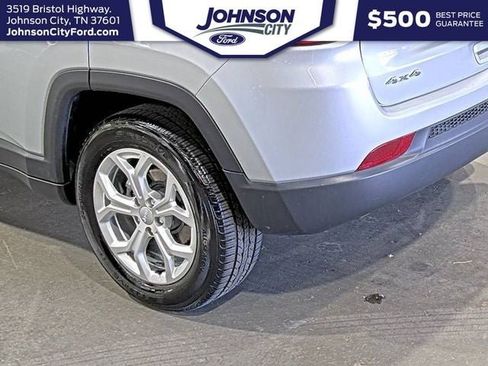 Used 2024 Jeep Compass Latitude AWD/4WD image 16