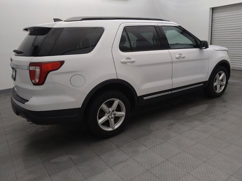 Used 2018 Ford Explorer XLT image 10