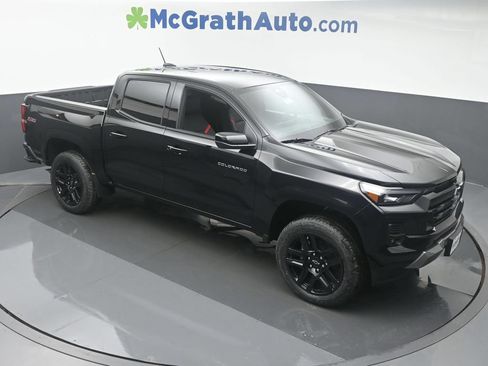 Used 2025 Chevrolet Colorado Z71 w/ Z71 Convenience Package 2 AWD/4WD image 3