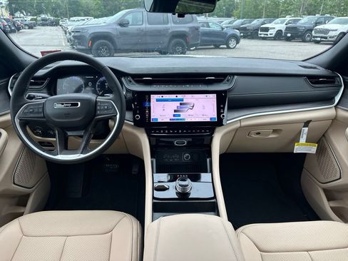 New 2026 Jeep Grand Cherokee L Limited w/ Luxury Tech Group II AWD/4WD image 13